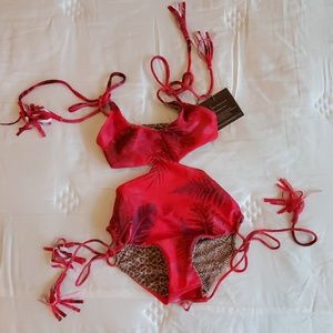 Acacia HONEY Greece suit, BNWT, XL